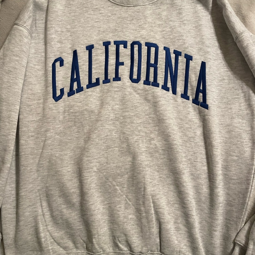 Reflex Gray Crewneck Sweater with Blue California Print